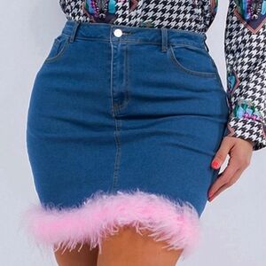 Curve Delicious Denim Skirt with Pink Feather Boa